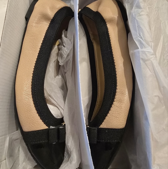 Michael Kors Black and Tan Ballet Flats Women's Shoes - NIB - Picture 3 of 6